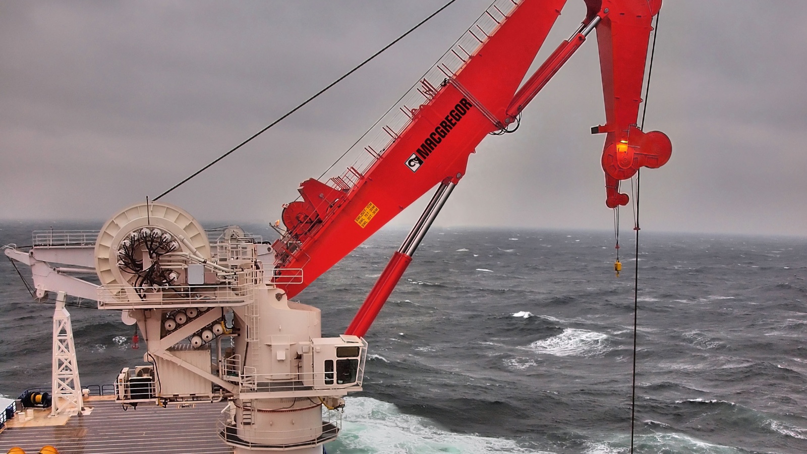 Offshore cranes